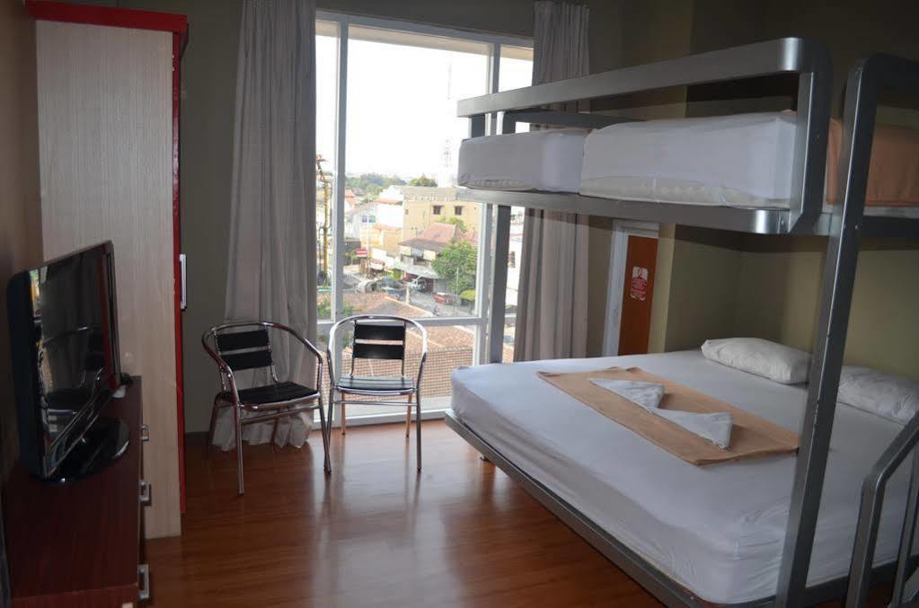 Edu Hostel Yogyakarta Kültér fotó